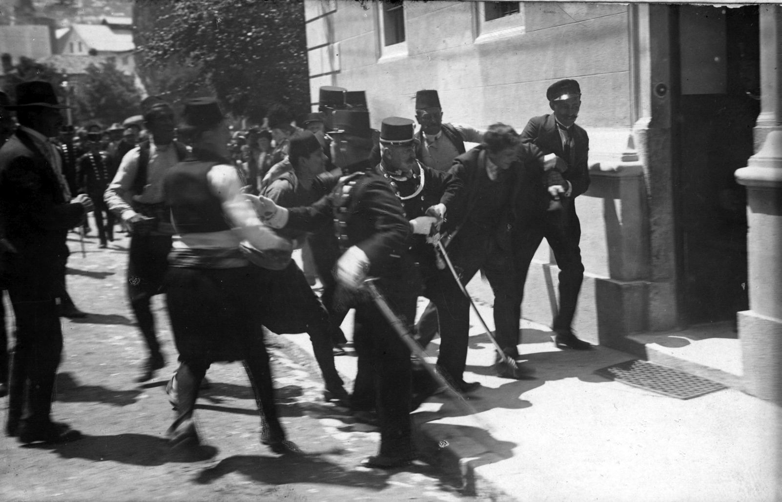 Ferdinand Behr is apprehended following the assassination of Archduke Franz Ferdinand
